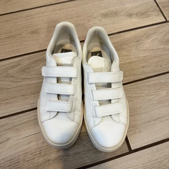 Veja RECIFE LEATHER Sneakers - Picture 6 of 12